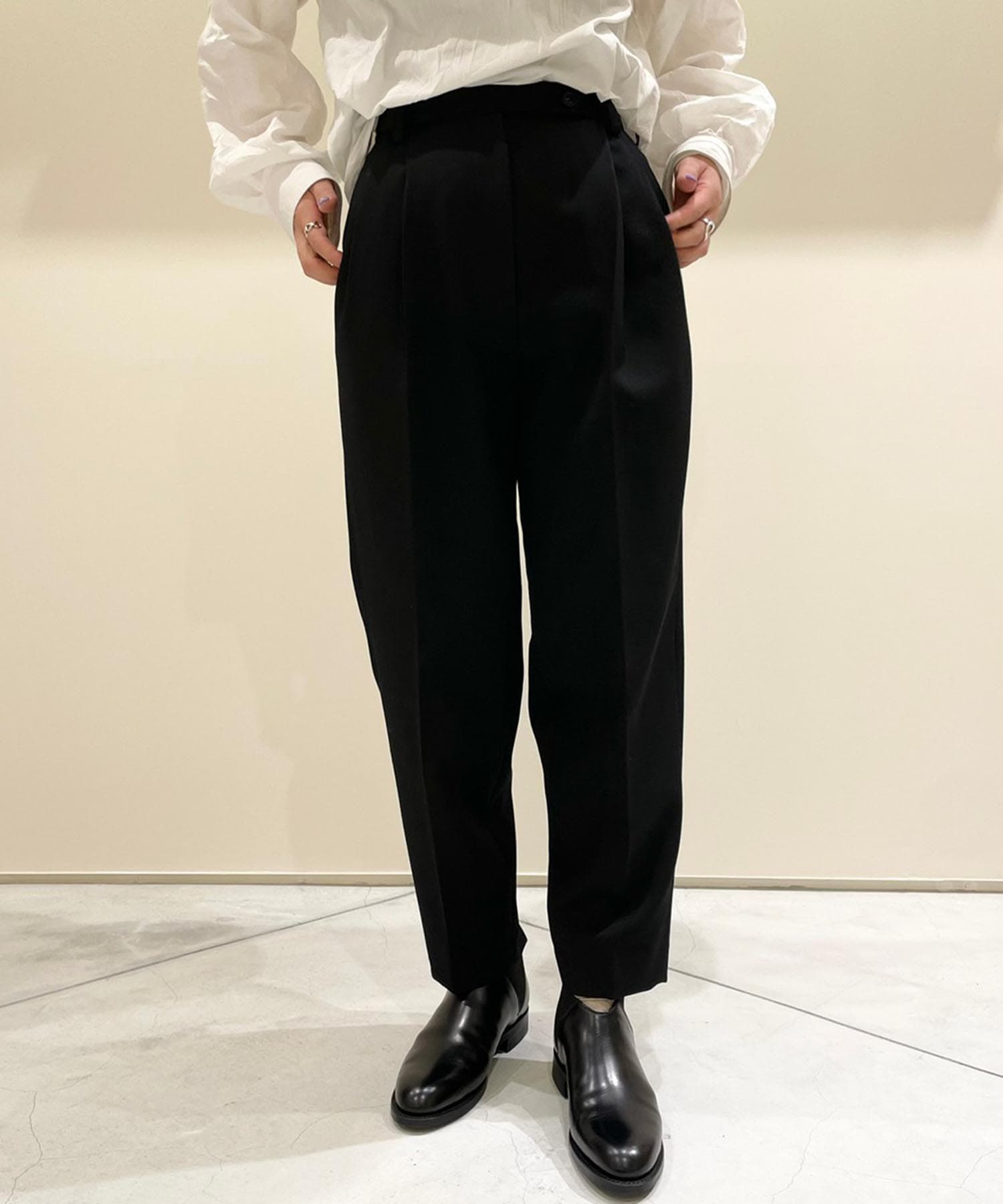 TWO-TUCKED TAPERD PANTS