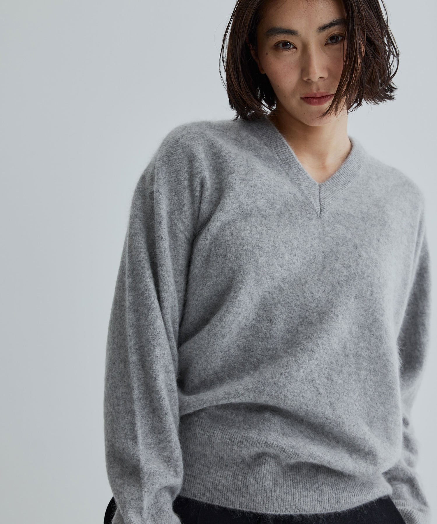 ROYAL CASHMERE FUR V-NECK SWEATER