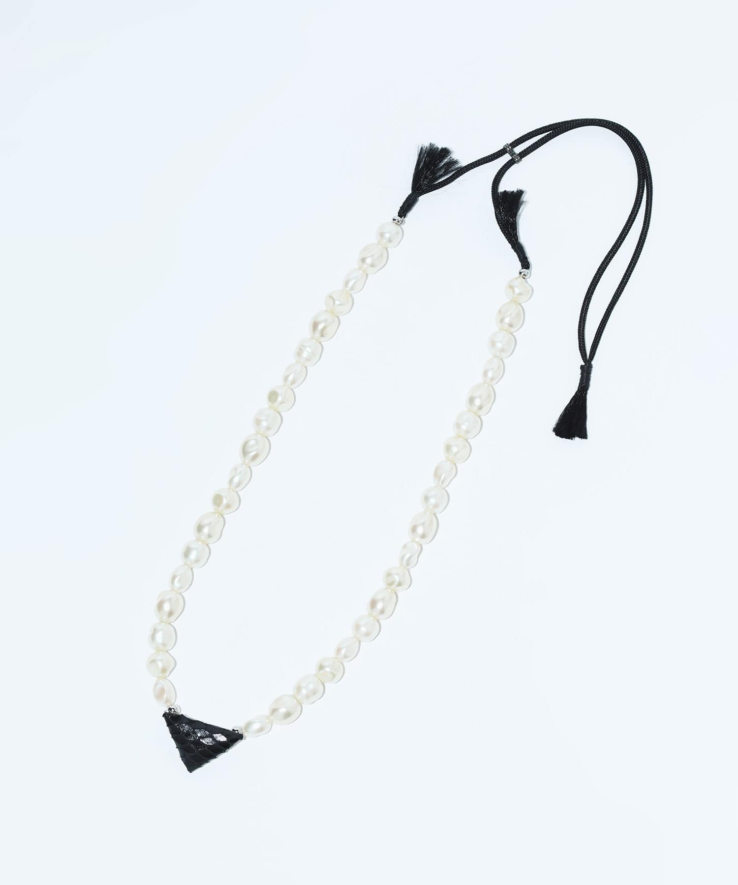 Triangle pearl necklace