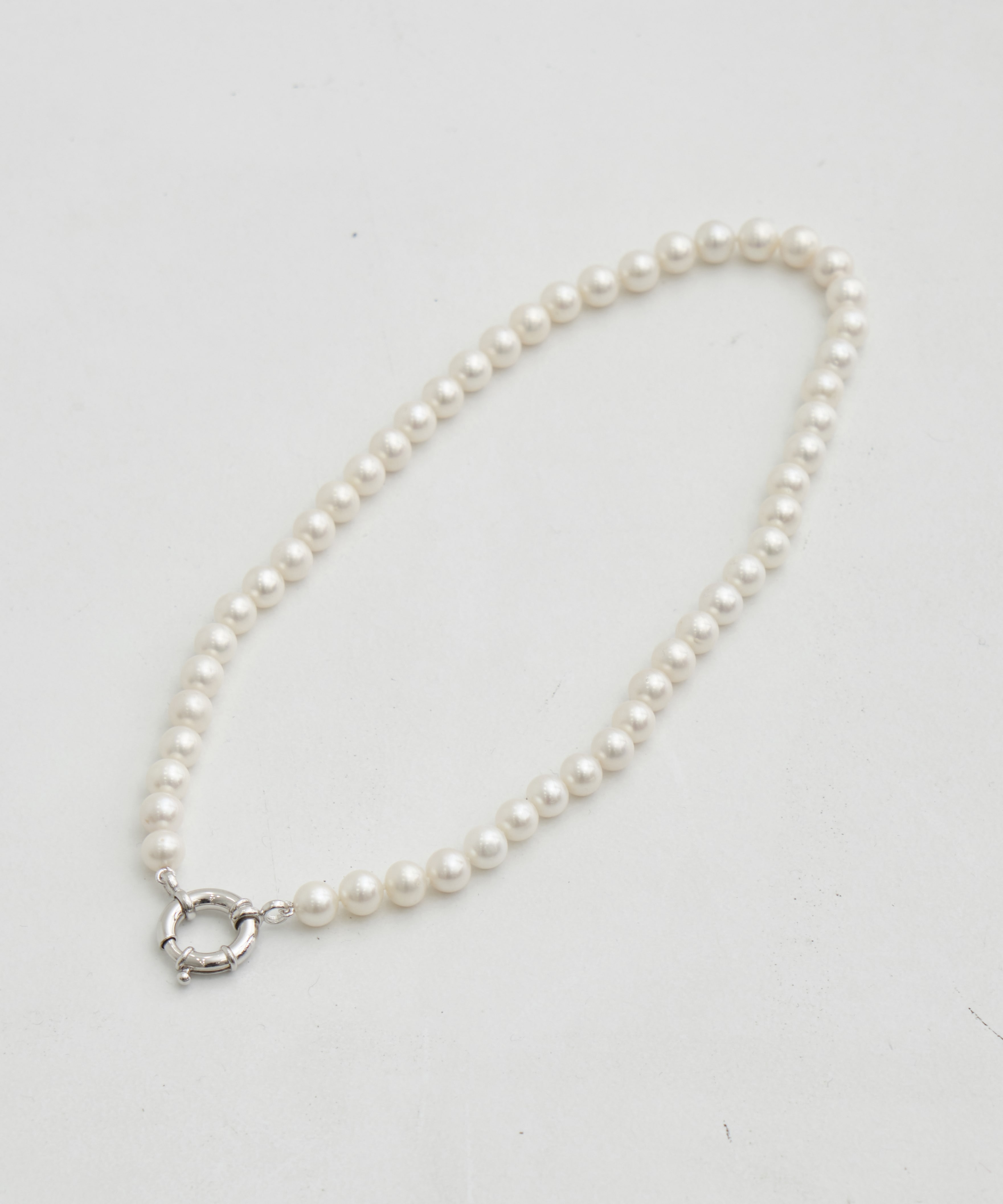 Genderless pearl necklace