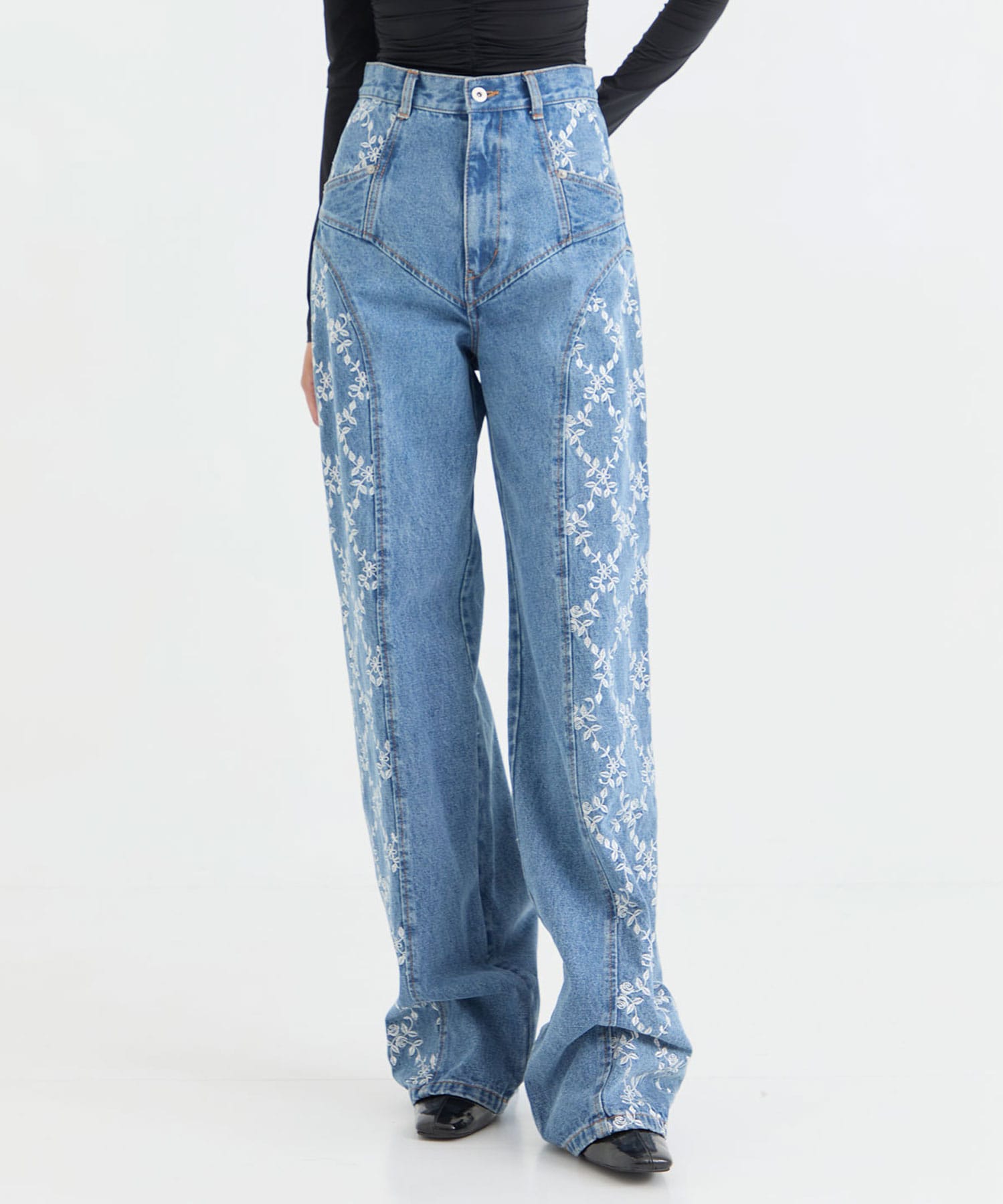 FLOWER EMBROIDERED WIDE JEANS