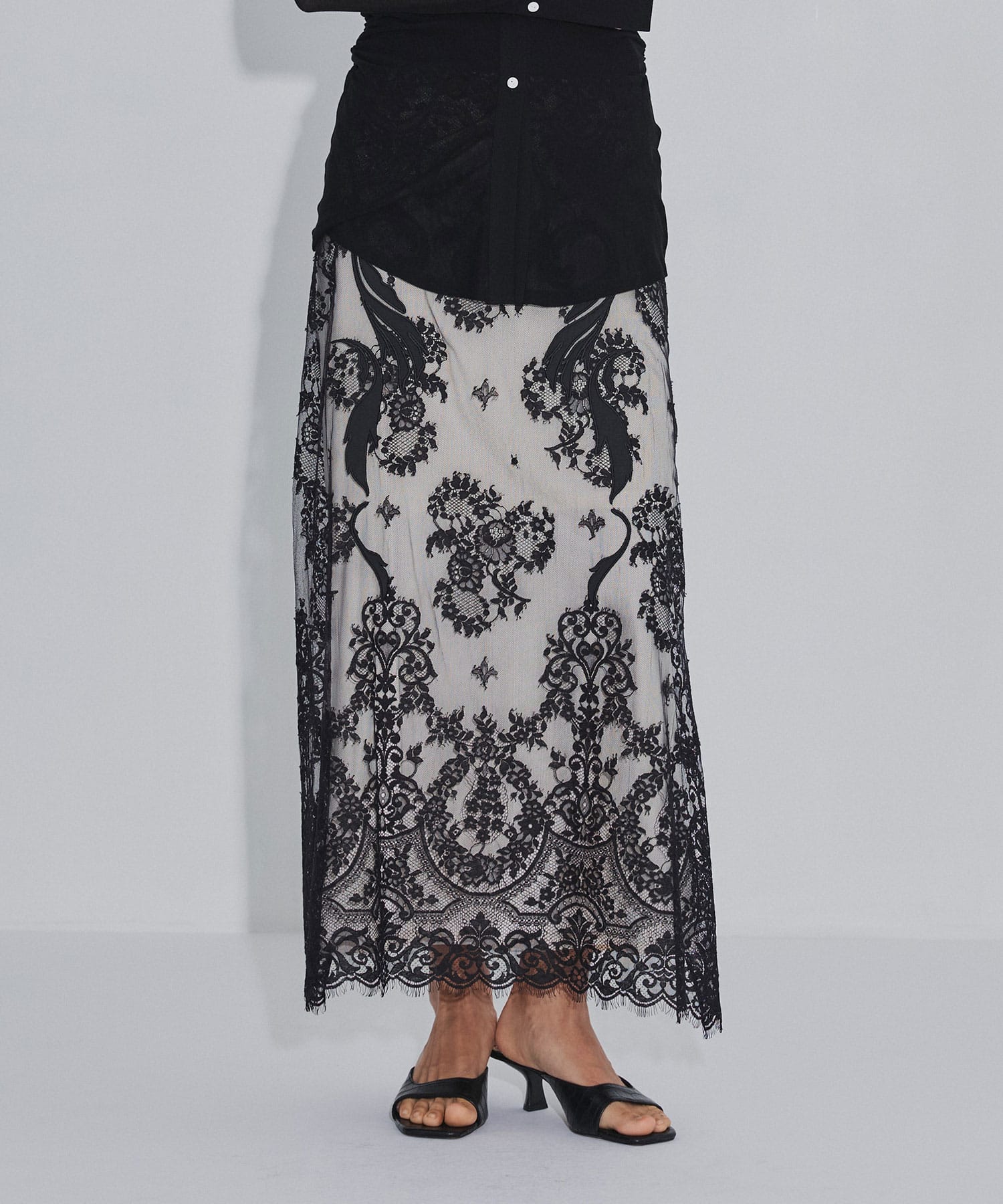 EMBROIDERED LACE SKIRT