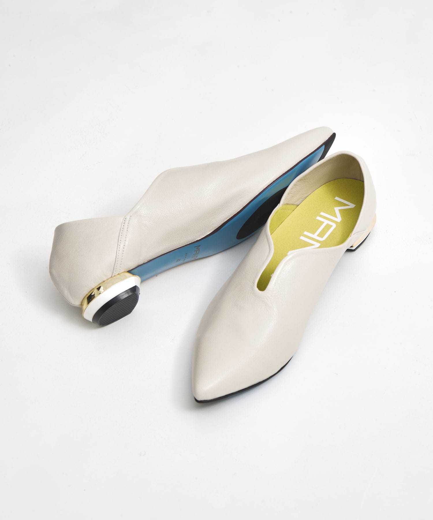 pointed toe flat shoes