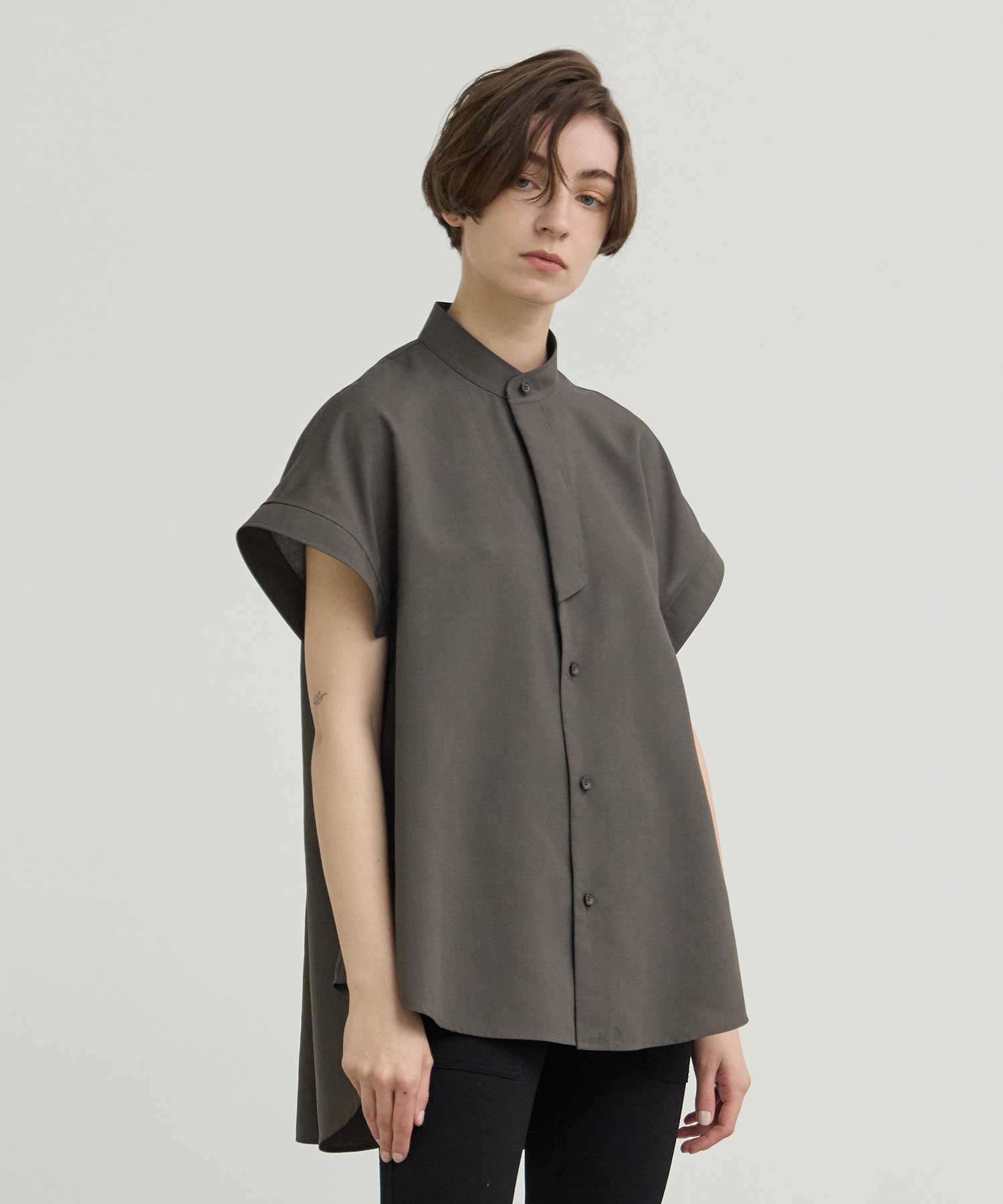 THE PLACKET A LINE SHIRT SLEEVE LESS