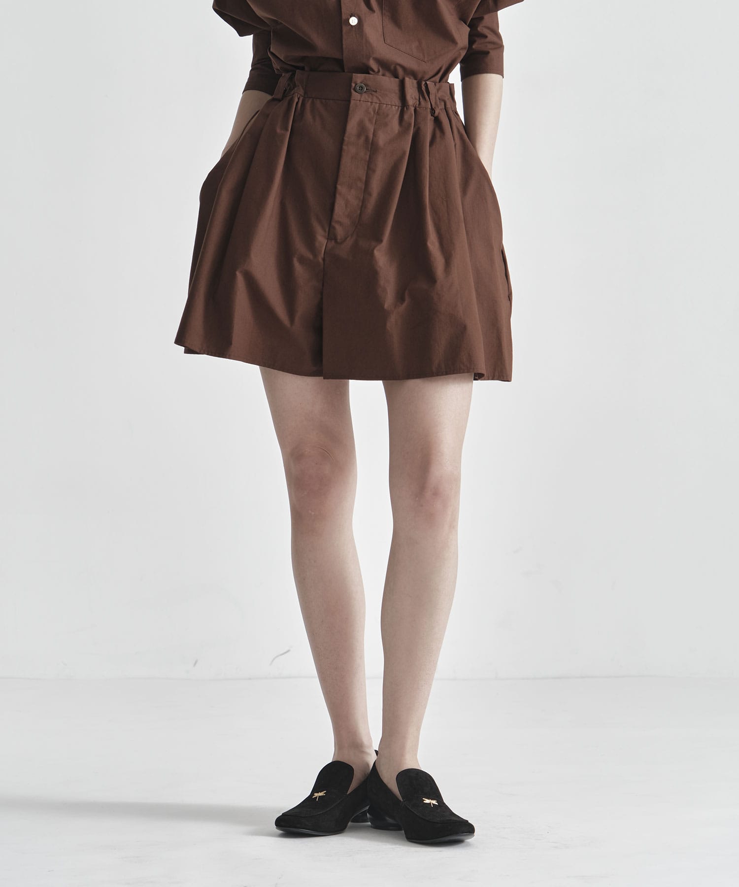 VOLUME GATHER SHORTS TYPEWRITER