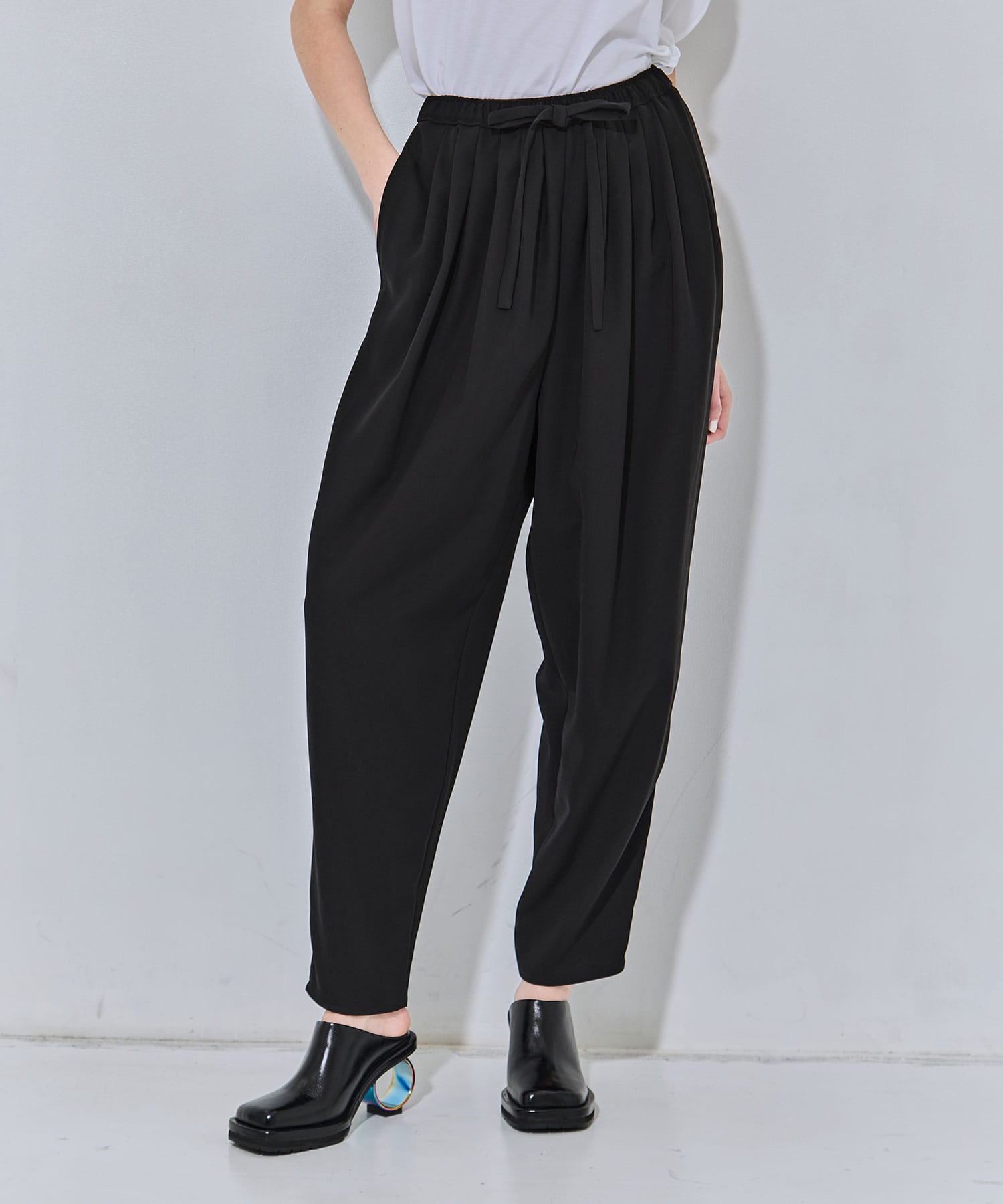 MANY-TUCK COCOON-PANTS