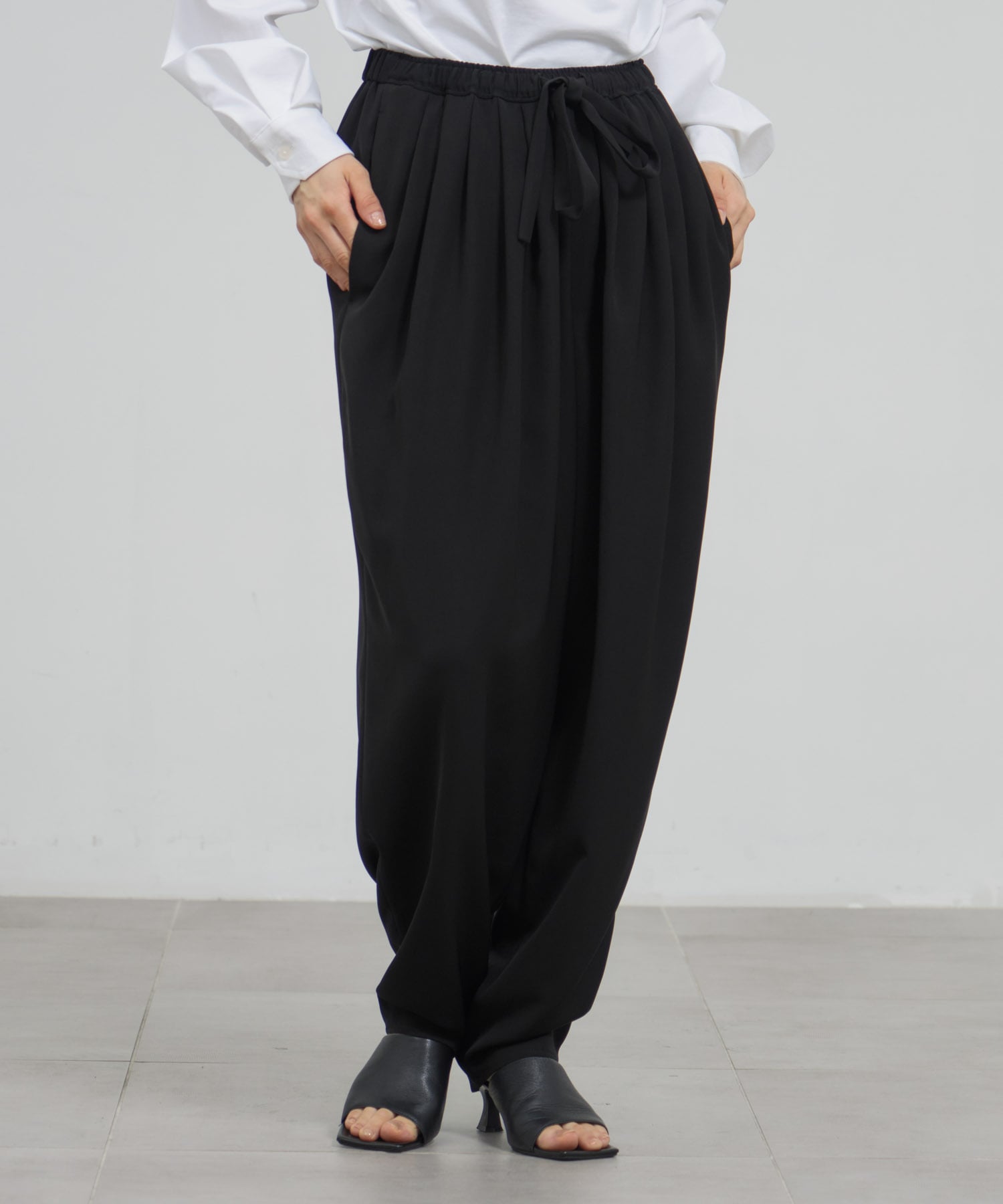 MANY-TUCK COCOON-PANTS