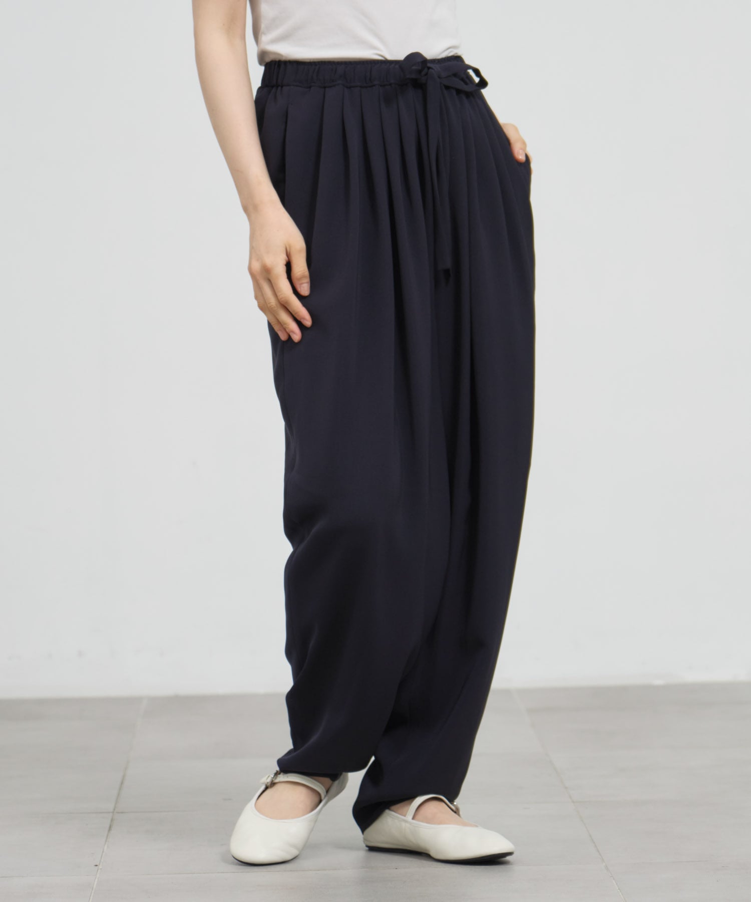 MANY-TUCK COCOON-PANTS