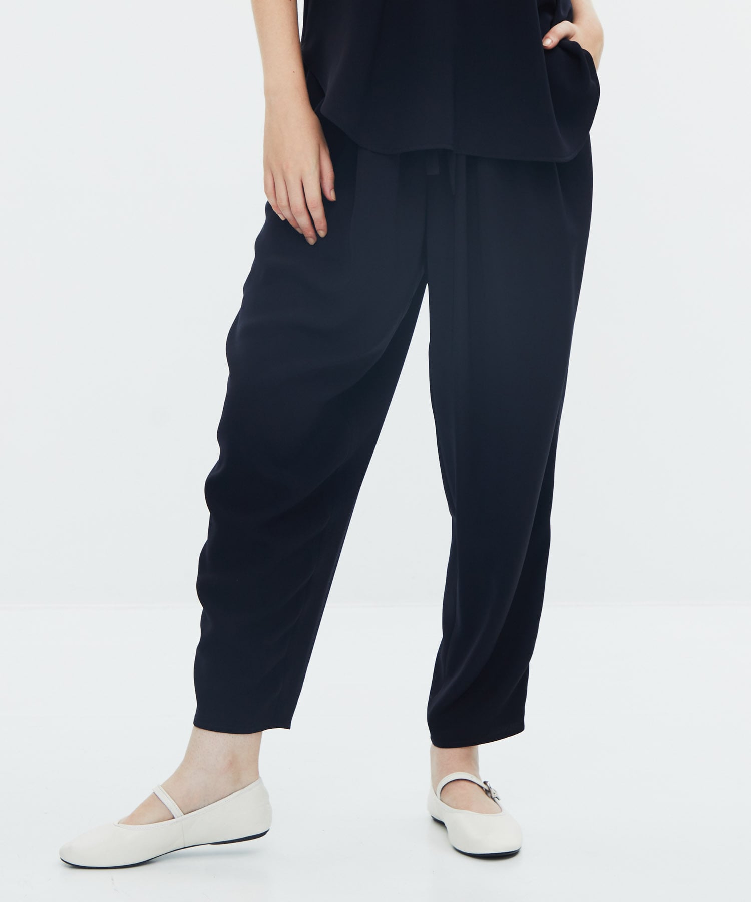 MANY-TUCK COCOON-PANTS