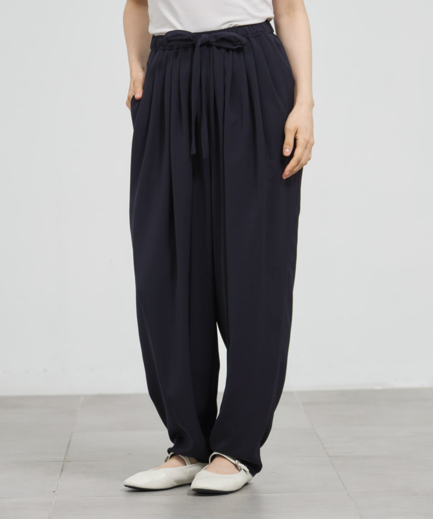 MANY-TUCK COCOON-PANTS