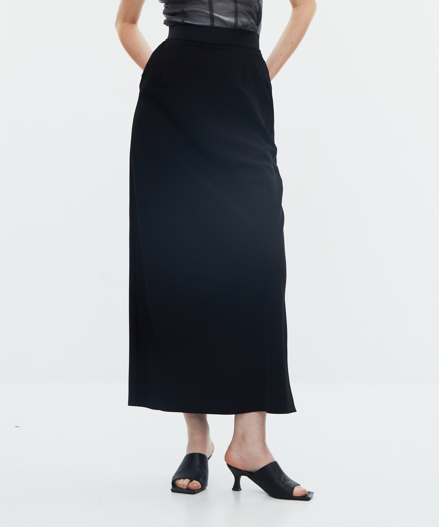 SEMI-FLARE SKIRT
