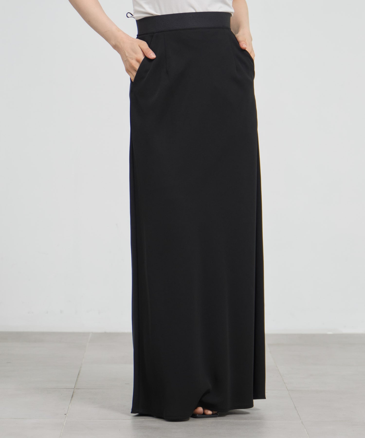 SEMI-FLARE SKIRT