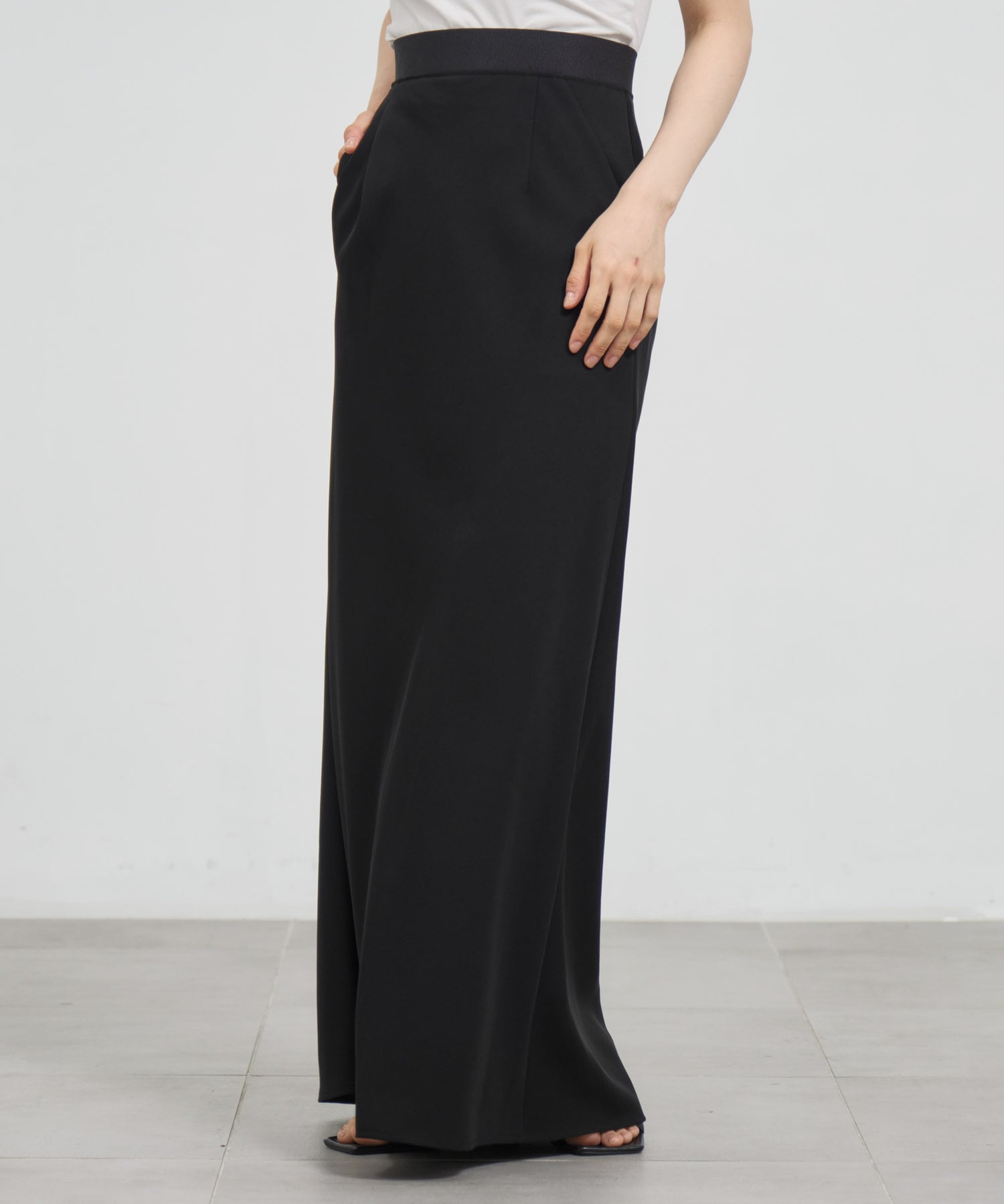 SEMI-FLARE SKIRT