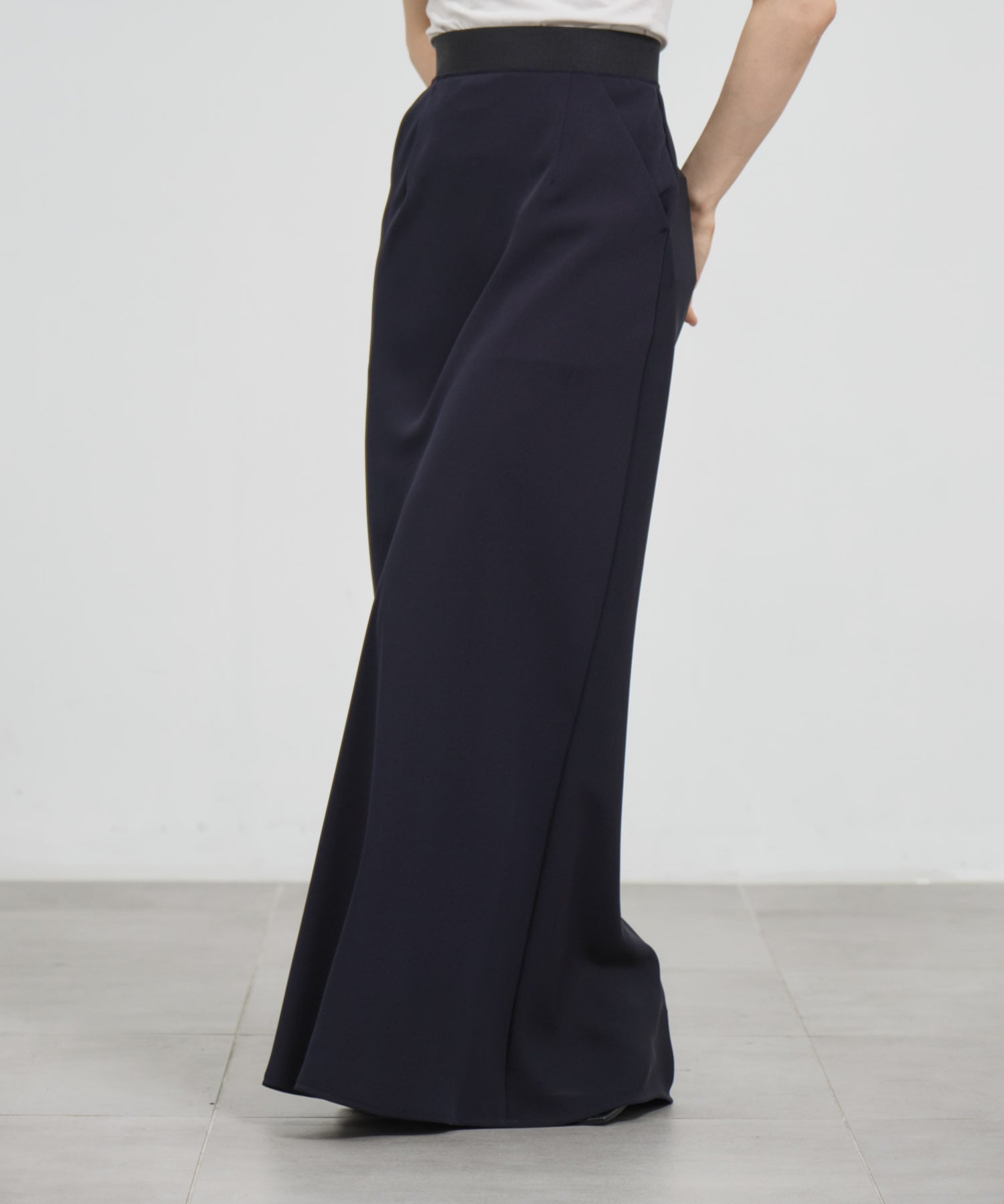 SEMI-FLARE SKIRT