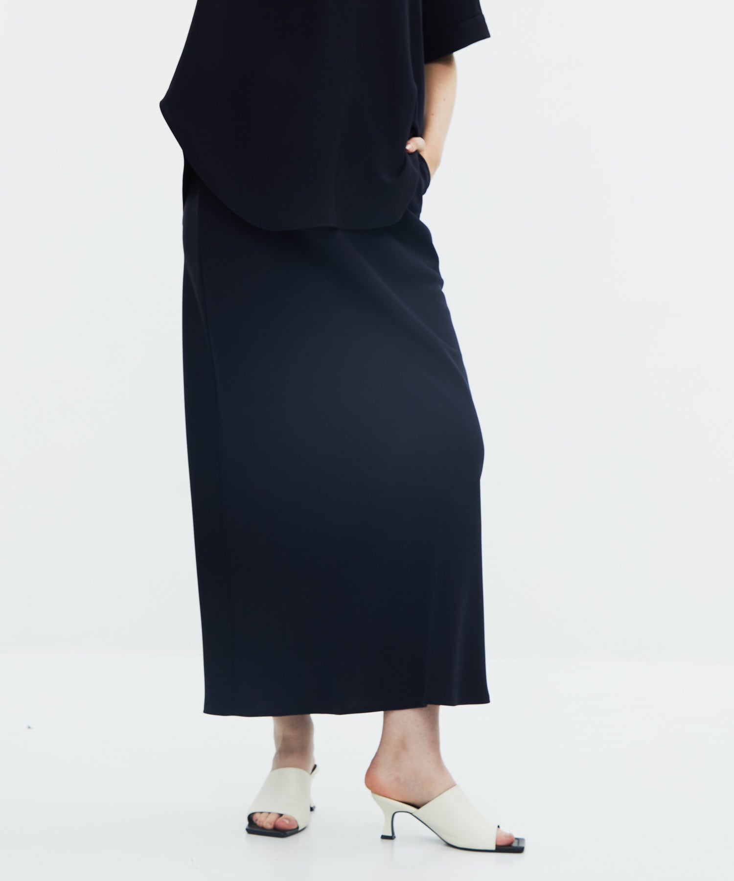SEMI-FLARE SKIRT