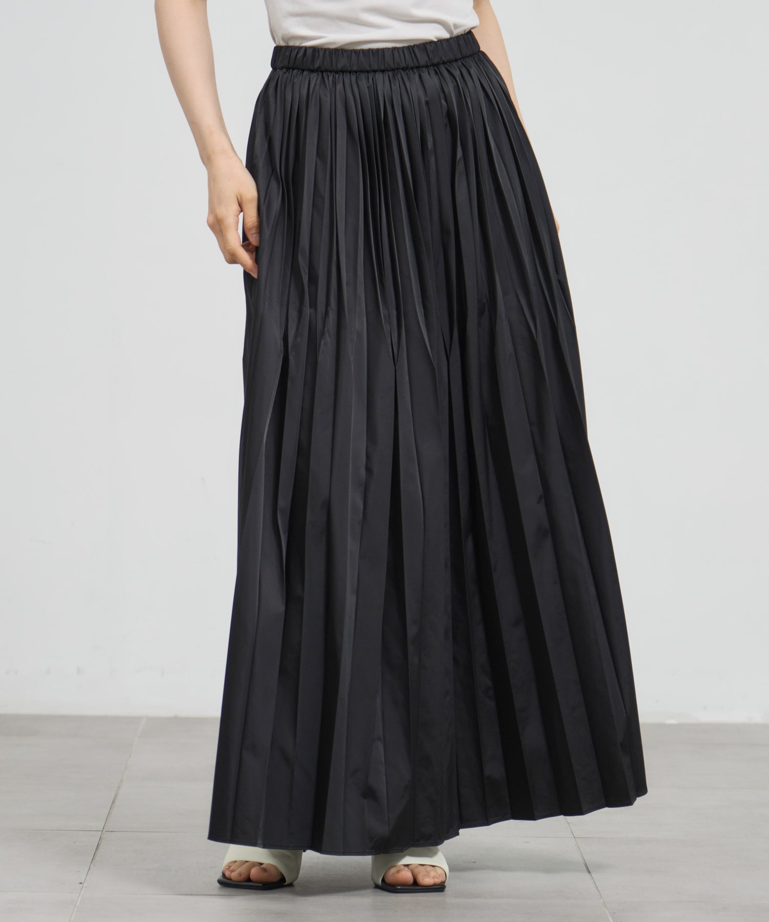 SQUARE-PLEATS SKIRT