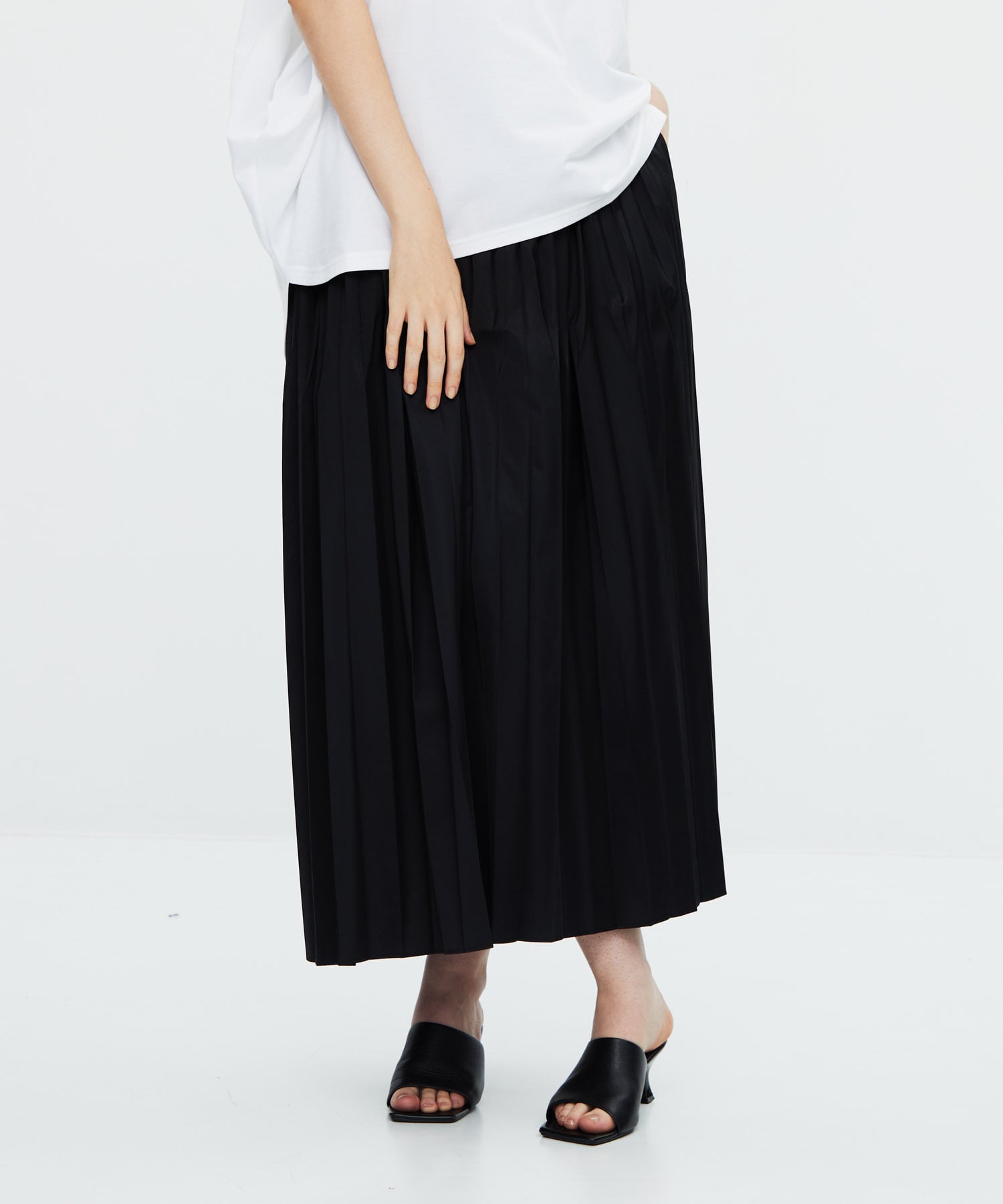 SQUARE-PLEATS SKIRT