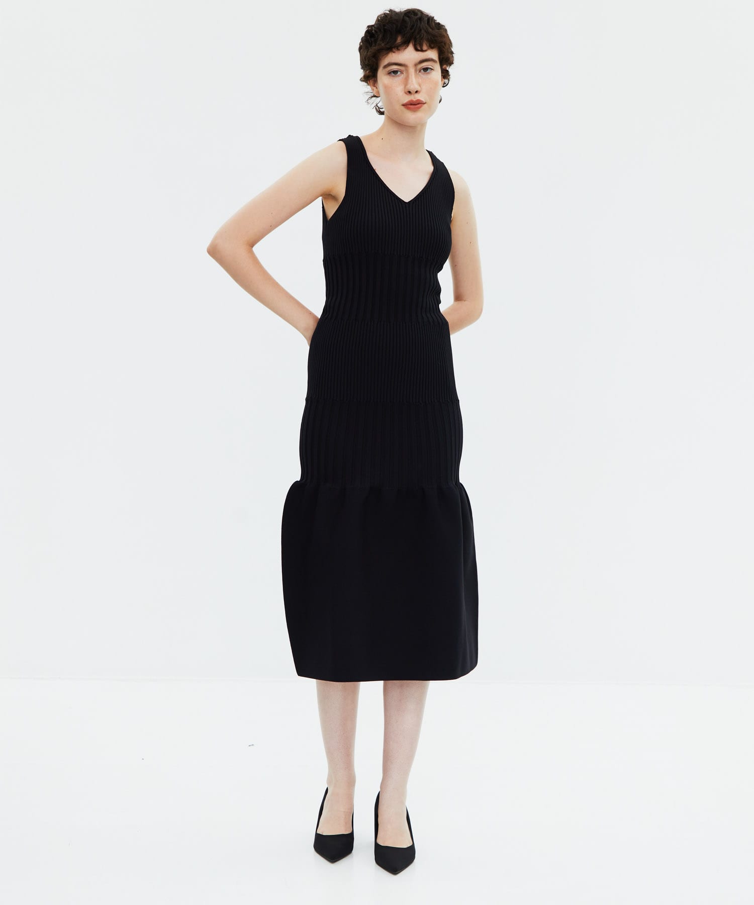 FLUTED V-NECK SLEEVELESS MERMAID DRESS