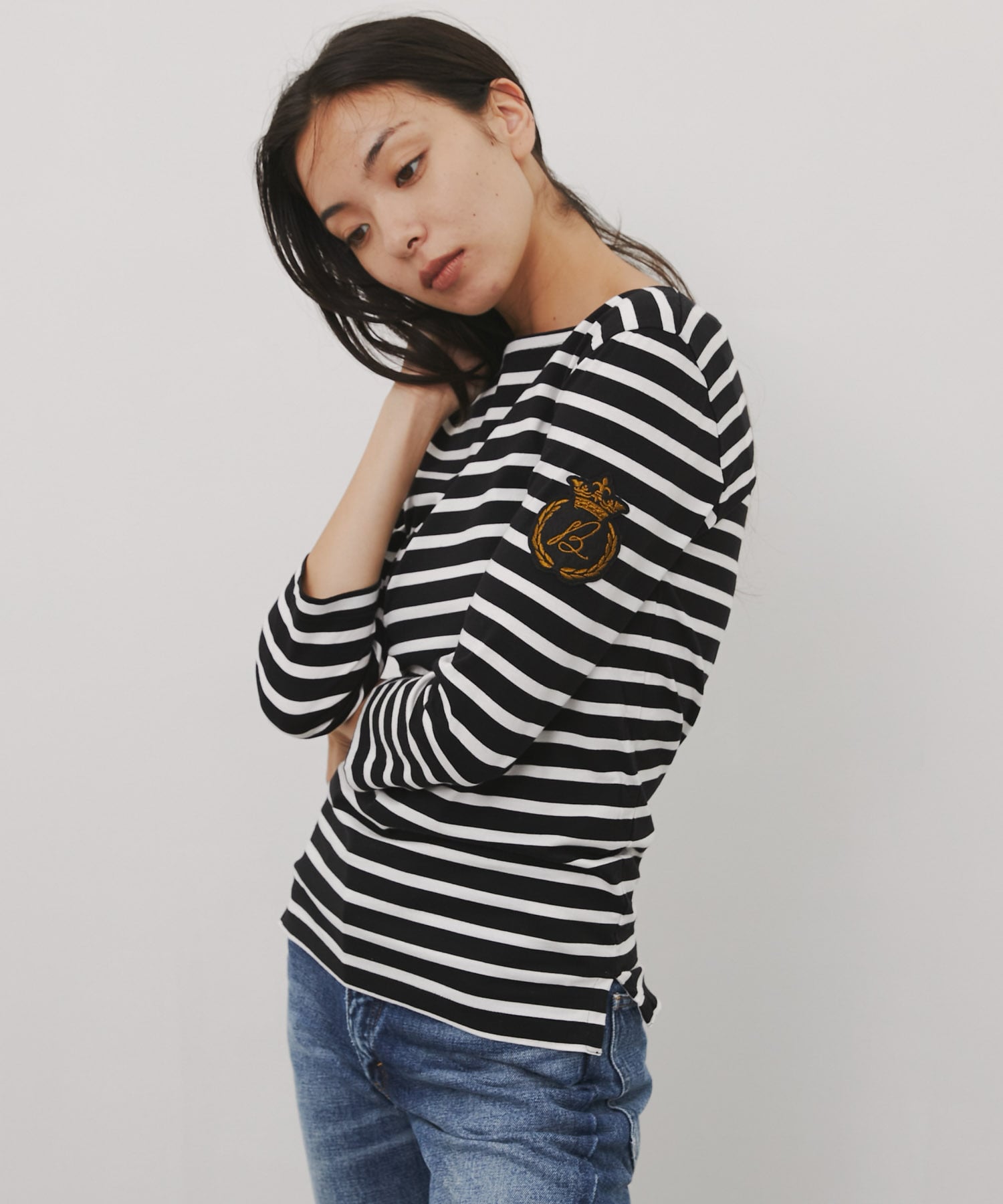 BOAT NECK COMPACT L/S TEE BORDER