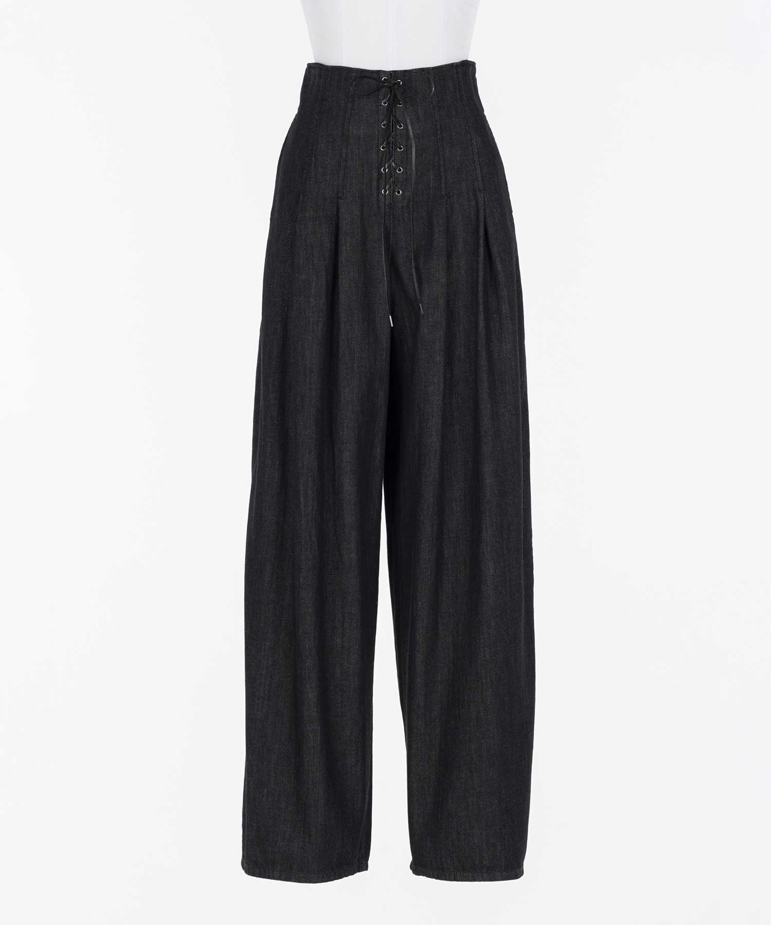 Pleated wide-legged jeans