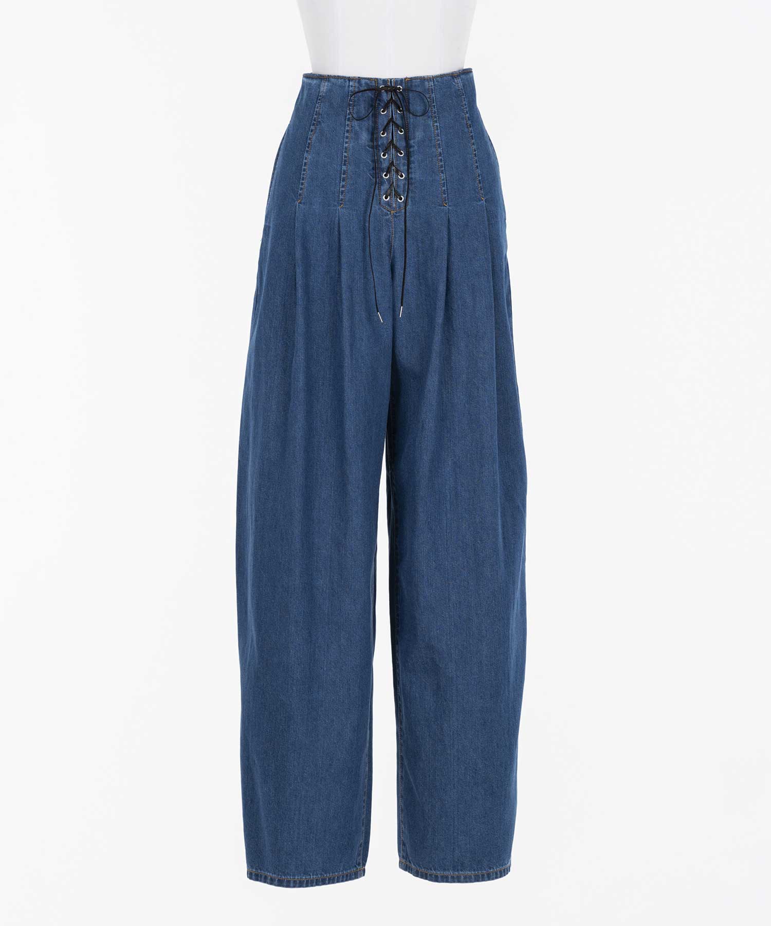 Pleated wide-legged jeans