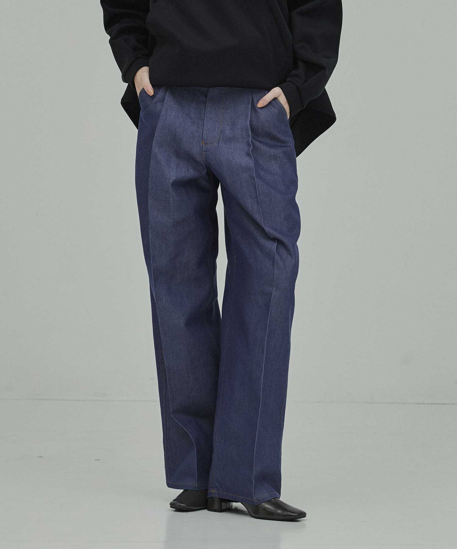 THE BELTED WIDE DENIM