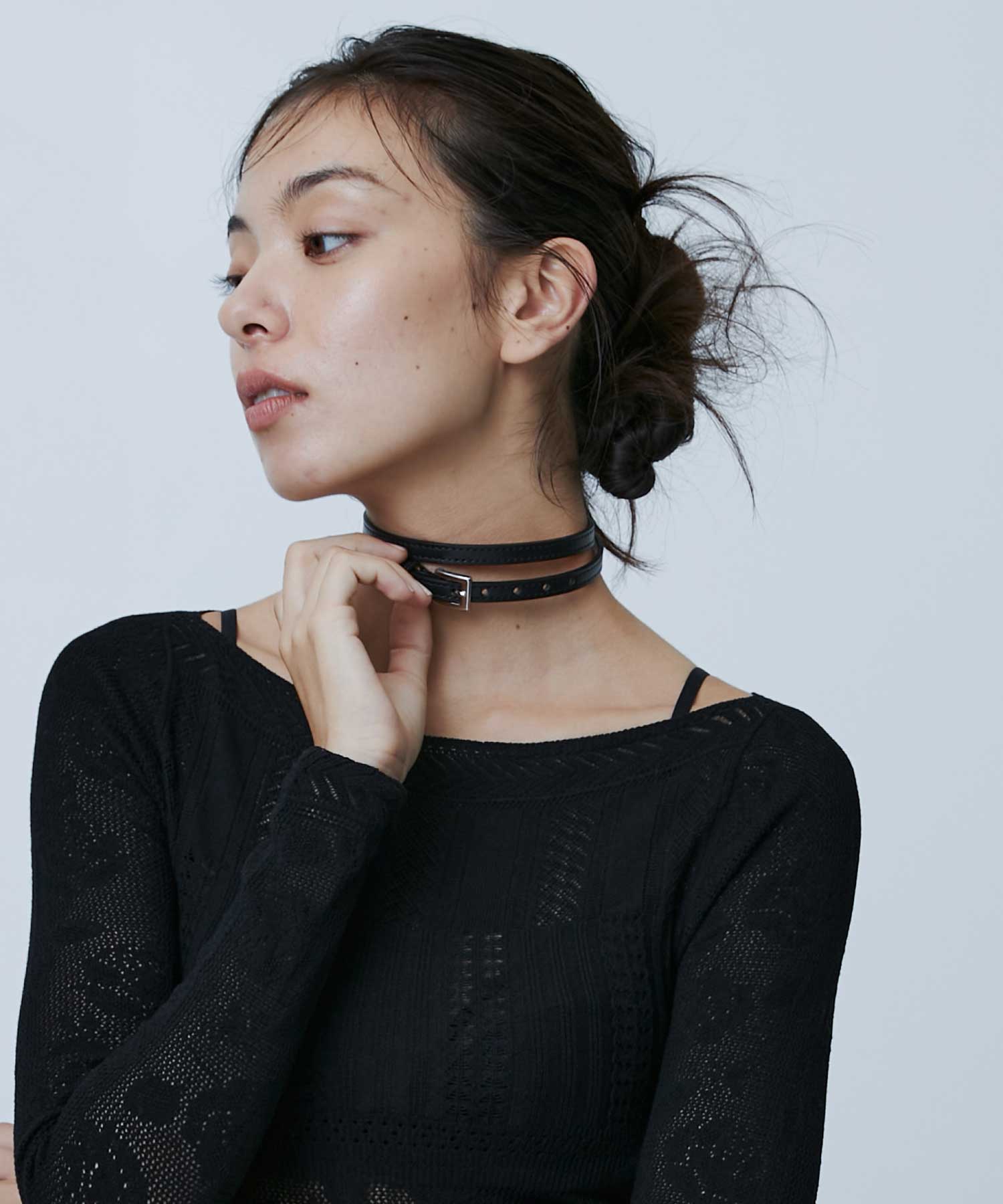 Leather skinny choker