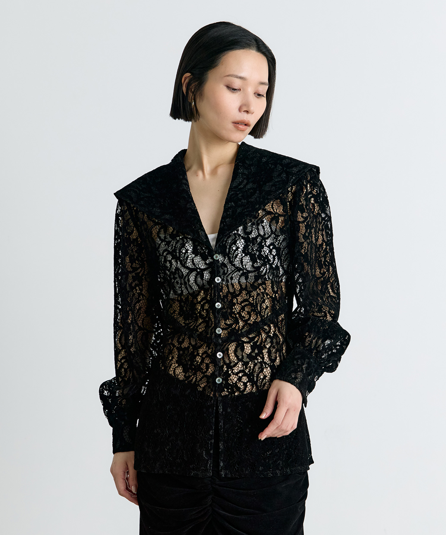 FLOCKED LACE SAILOR COLLAR BLOUSE