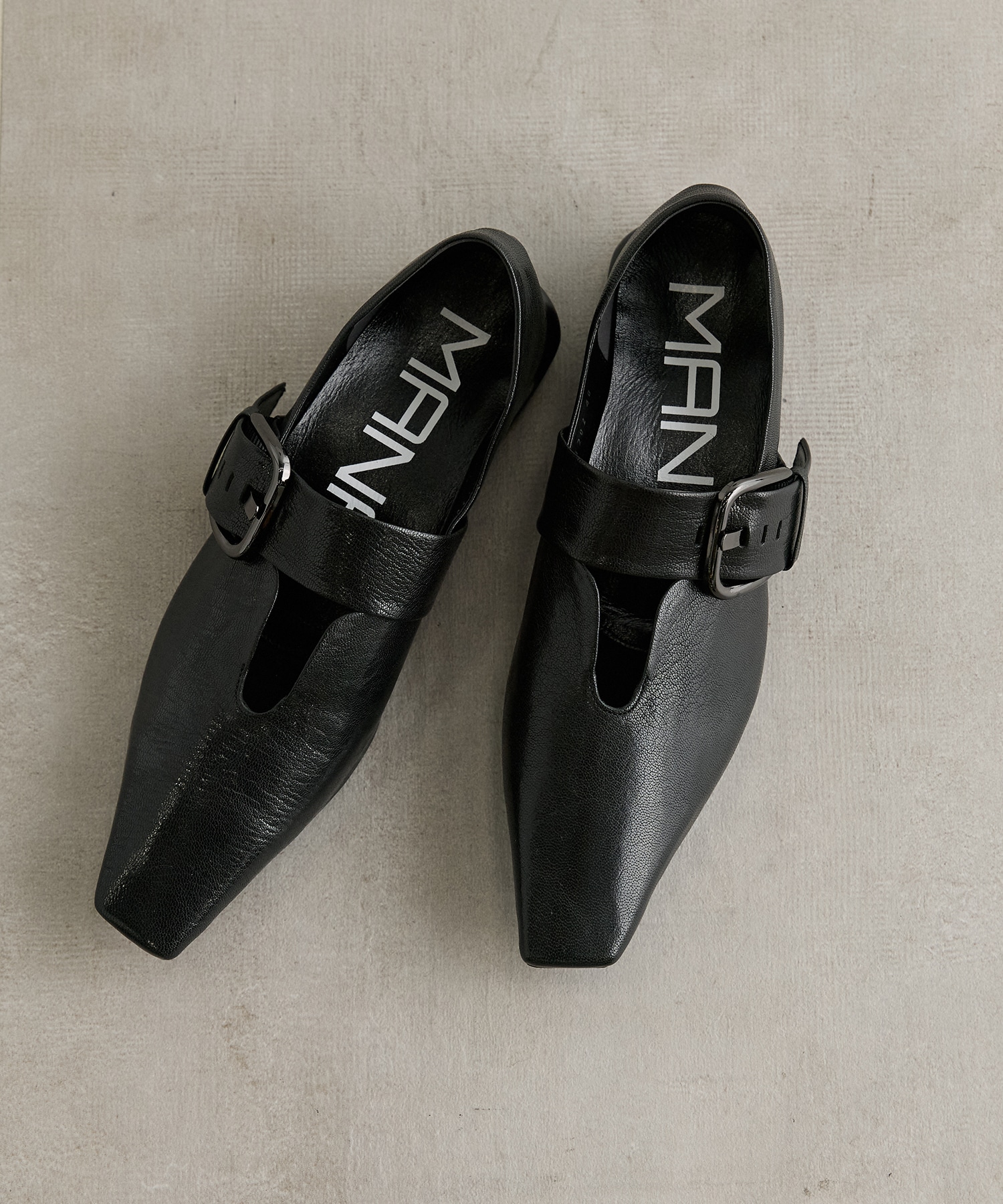 Square-toe Buckle　Shoes